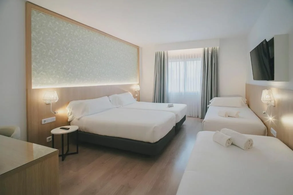 Quarto Familiar (2 adultos e 2 crianças) — Sercotel Carlos III