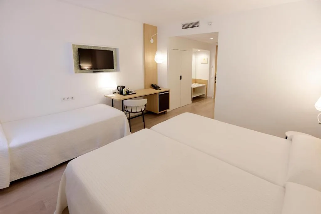 Quarto Triplo — Sercotel Carlos III
