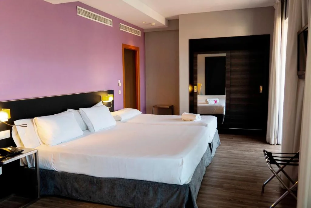 Habitación Triple Clásica — Sercotel Córdoba Medina Azahara