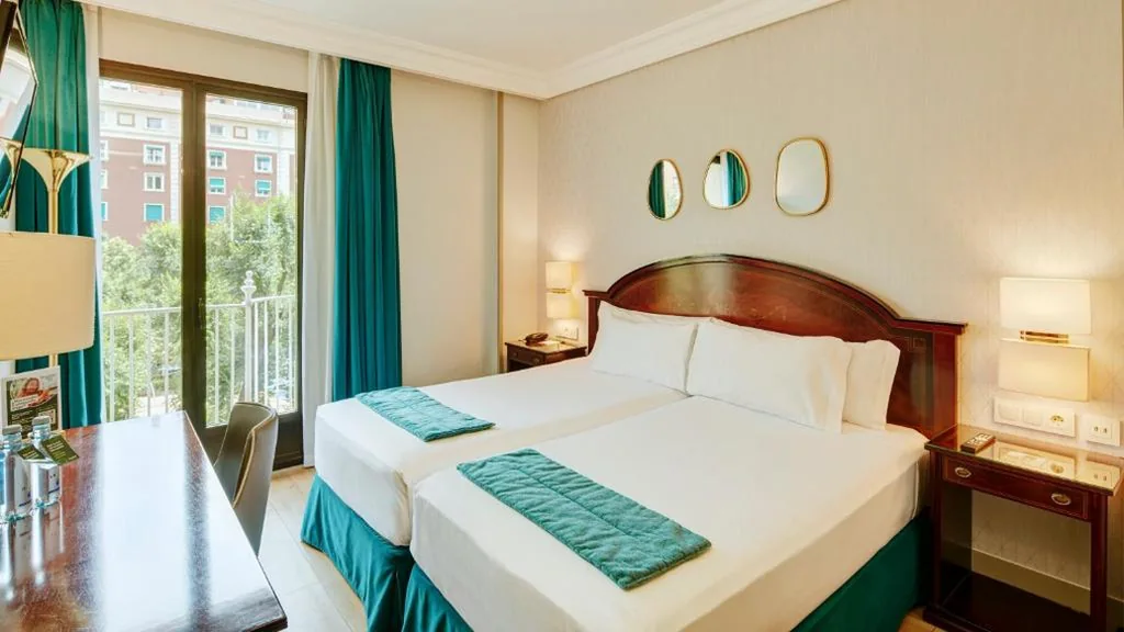 Tweepersoonskamer met uitzicht op het plein — Sercotel Gran Hotel Conde Duque