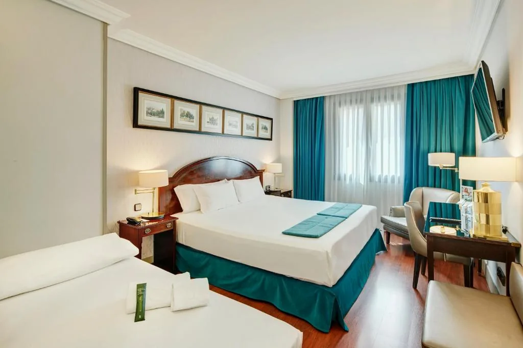 Standaard driepersoonskamer — Sercotel Gran Hotel Conde Duque