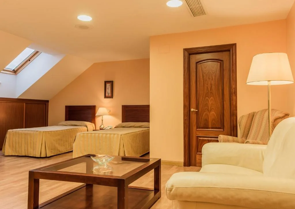 Quadruple Room (4 Adults) — Sercotel Guadiana