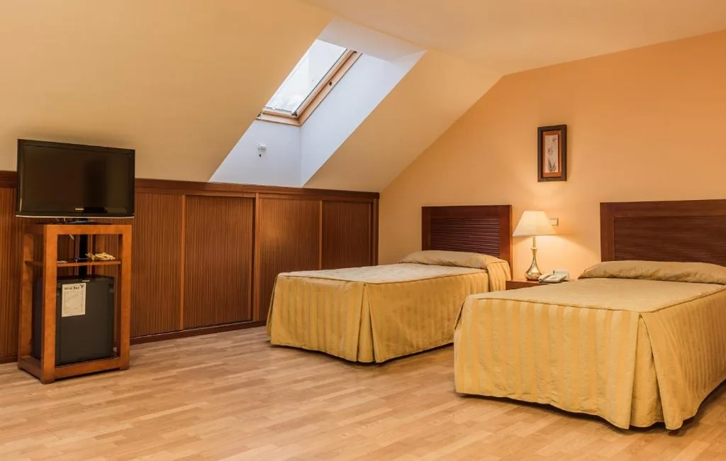 Family Room (2 Adults and 2 Children) — Sercotel Guadiana
