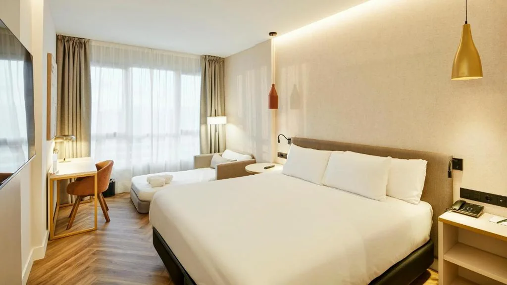 Doppelzimmer mit Zustellbett – 1 oder 2 Betten — Sercotel HMO Martina