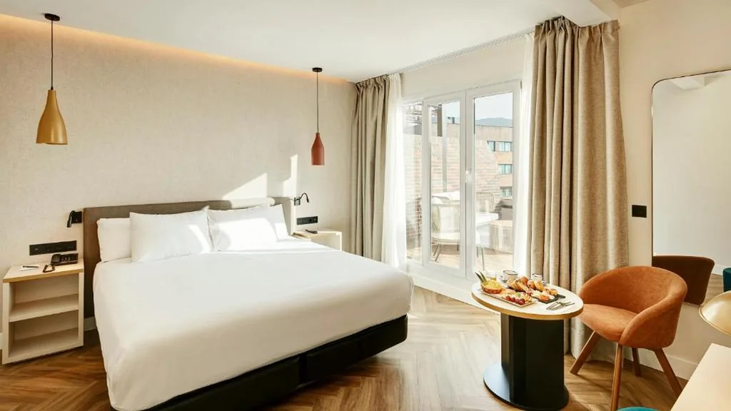 Deluxe-Doppelzimmer mit Balkon — Sercotel HMO Martina