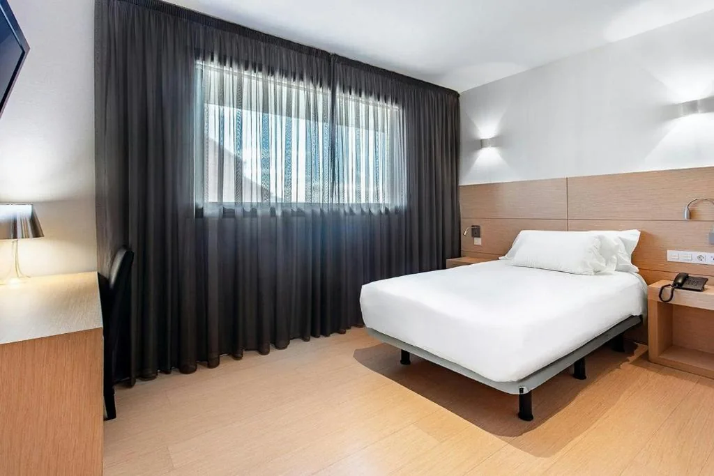 Habitación Triple Familiar — Sercotel Hola Tafalla