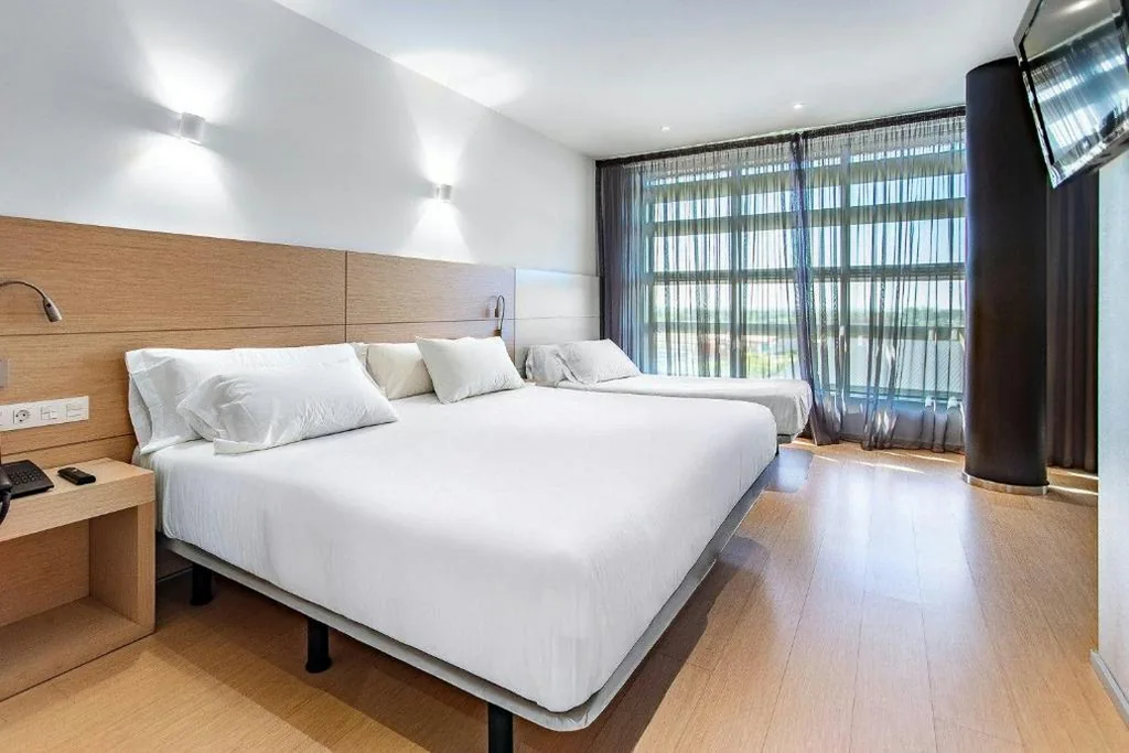 Habitación Triple — Sercotel Hola Tafalla
