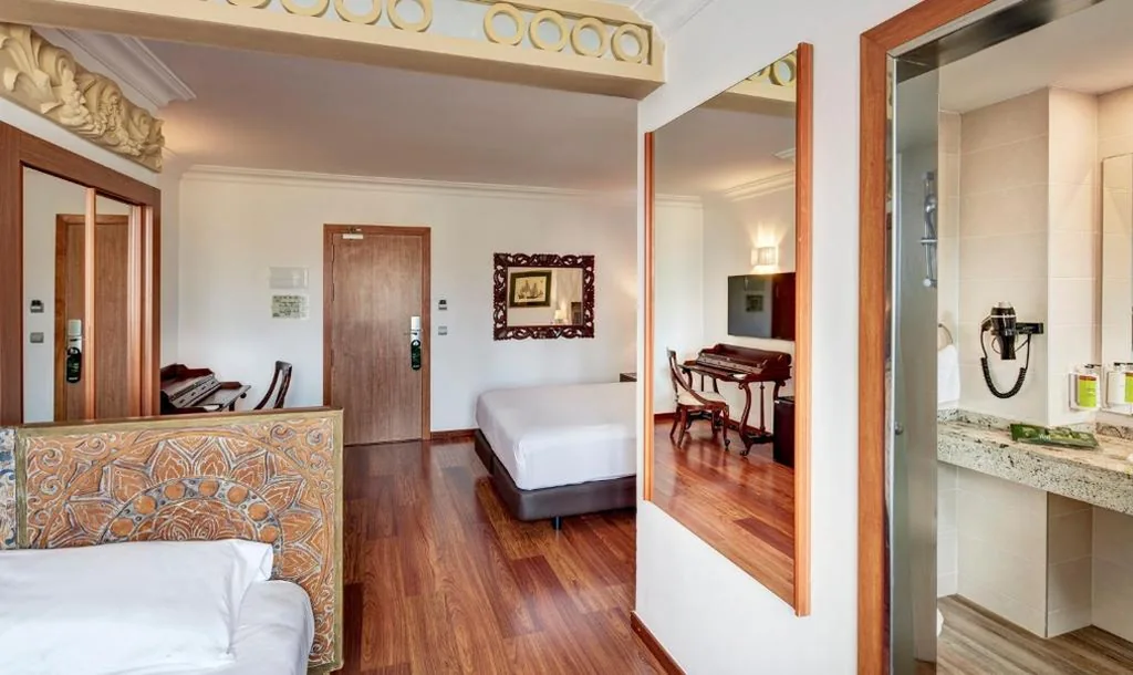 Habitación Triple Deluxe — Sercotel Hotel President