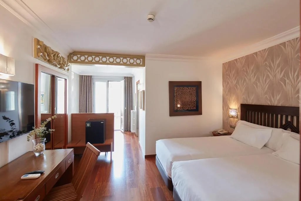 Habitación Triple Superior — Sercotel Hotel President