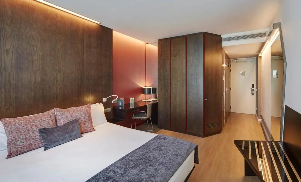 Superior Double Room with City View — Sercotel Hotel Rosellon