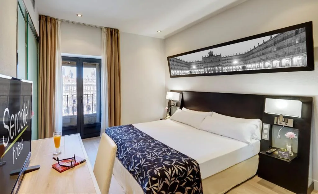 バルコニーと広場の眺めがあるダブルルーム — Sercotel Las Torres