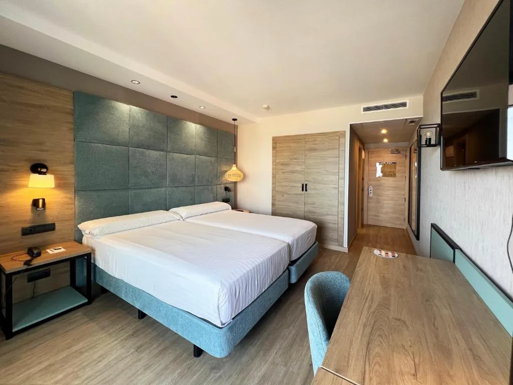 Deluxe tweepersoonskamer - 1 of 2 bedden — Sercotel Maya Alicante