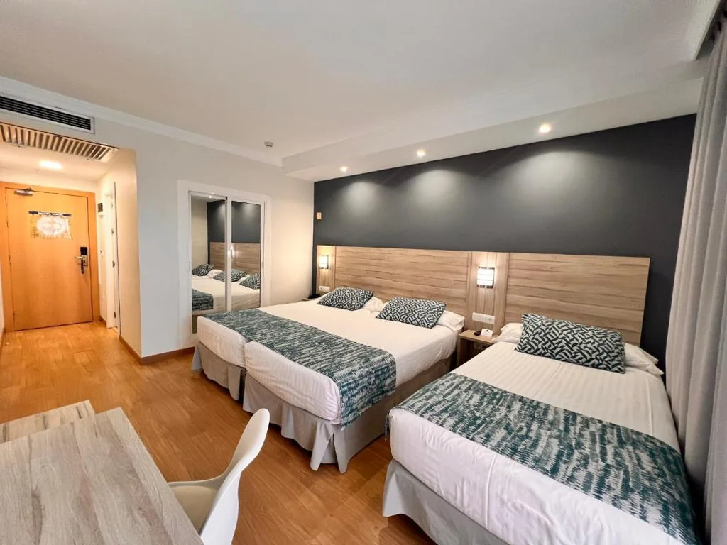 Driepersoonskamer — Sercotel Maya Alicante