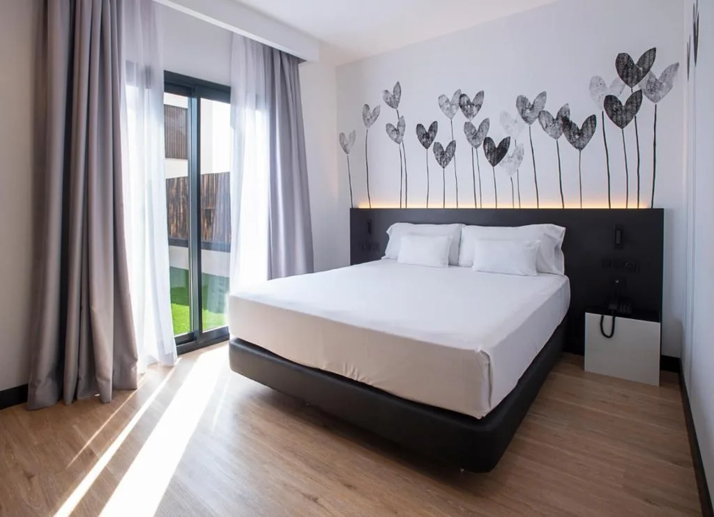 Tweepersoonskamer met terras - 1 of 2 bedden — Sercotel Plana Suites