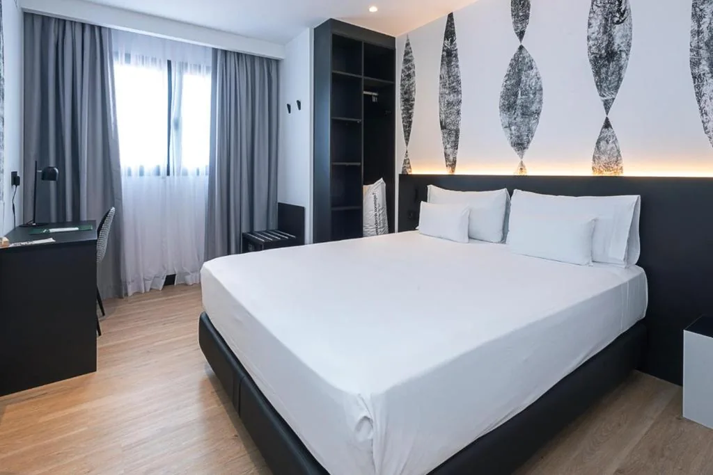 Tweepersoonskamer — Sercotel Plana Suites