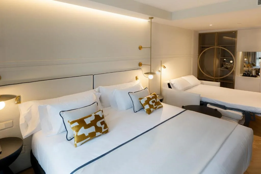 Quarto Familiar Superior Comunicante — Sercotel Sevilla Don Luciano