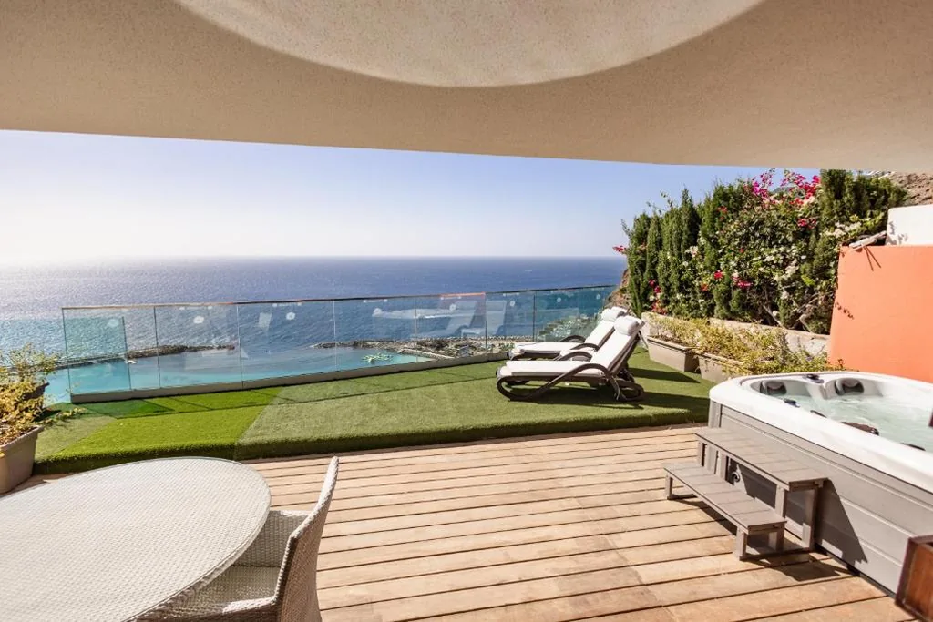Villa with Spa Bath — Serenity Amadores