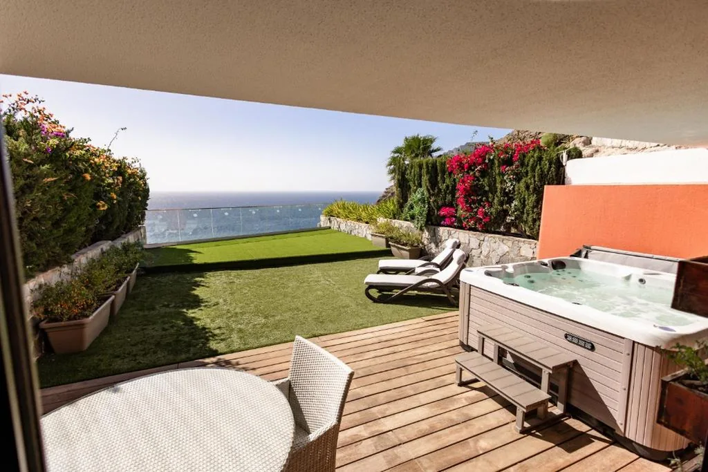 Superior Villa with Spa Bath — Serenity Amadores