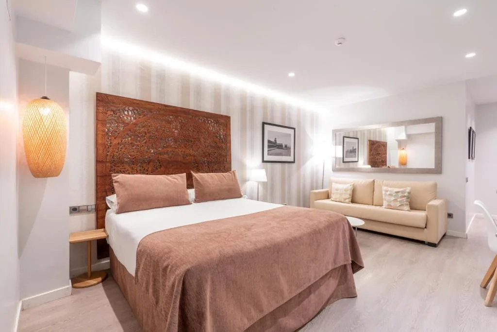 Chambre Double Deluxe — Serennia Fira Gran Via Exclusive Rooms