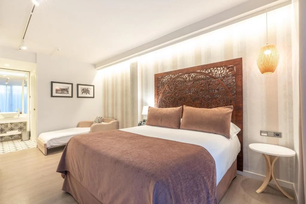 Chambre Triple — Serennia Fira Gran Via Exclusive Rooms