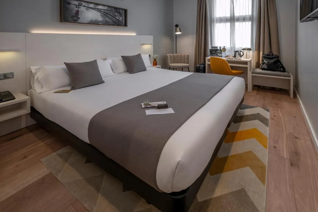 Tweepersoonskamer voor eenpersoonsgebruik - 1 of 2 bedden — SERHS Carlit Boutique Hotel