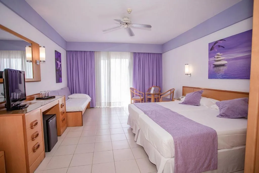 Habitación Triple con balcón — Servatur Don Miguel - Adults Only