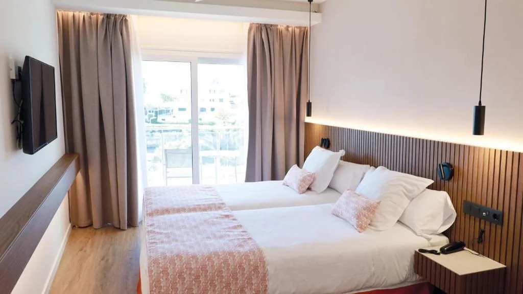 Habitación Doble con vistas al mar - 1 o 2 camas — Seth Port Ciutadella