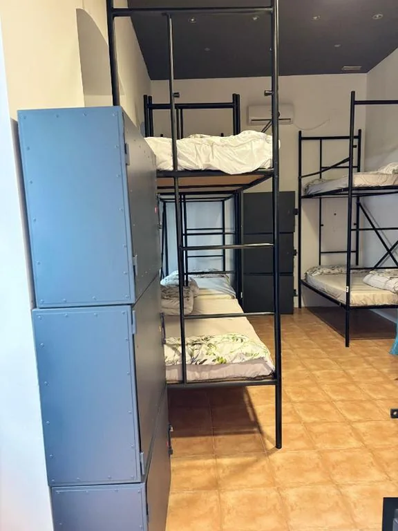 Bed in 8-Bed Mixed Dormitory Room — SEVILLE YOUR WAY