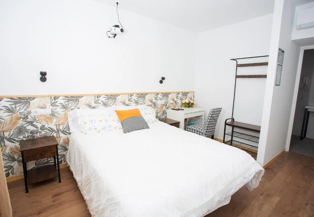 Doppelzimmer — SG ROOMS