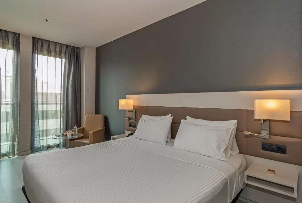 Doppelzimmer mit Stadtblick — SH Colón Valencia