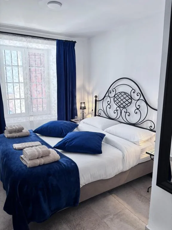 Habitación Doble con baño privado — Shanti’s Andalusian Rooms