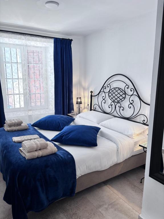Shanti’s Andalusian Rooms