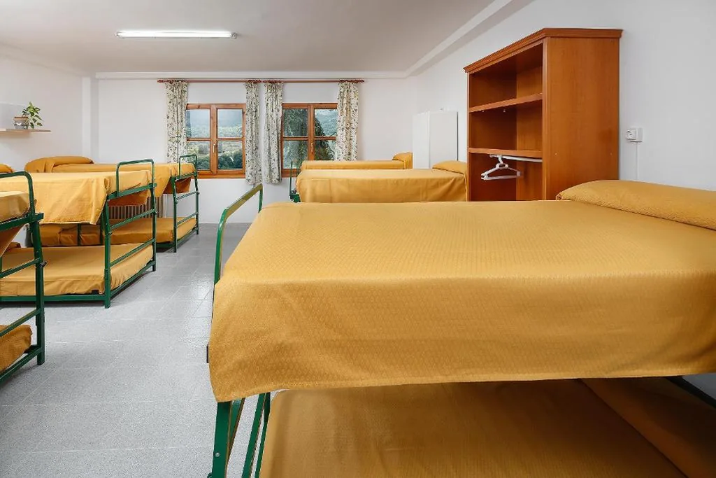 Familienzimmer mit eigenem Bad — Sierra de Arbe