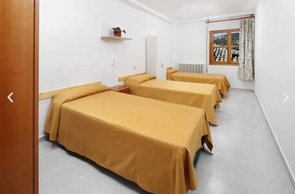 Familienzimmer mit Bergblick — Sierra de Arbe