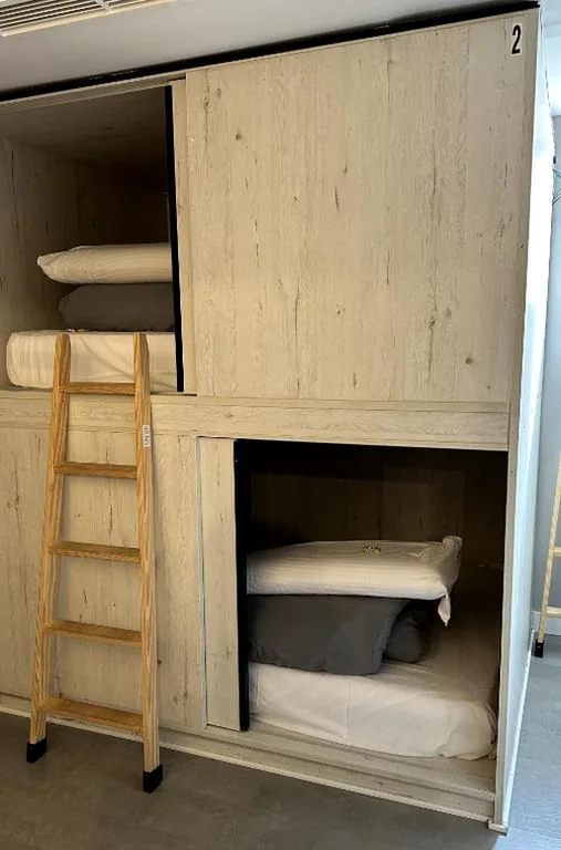 Lit en chambre partagée mixte de 6 lits — Sierra Nevada Hostel