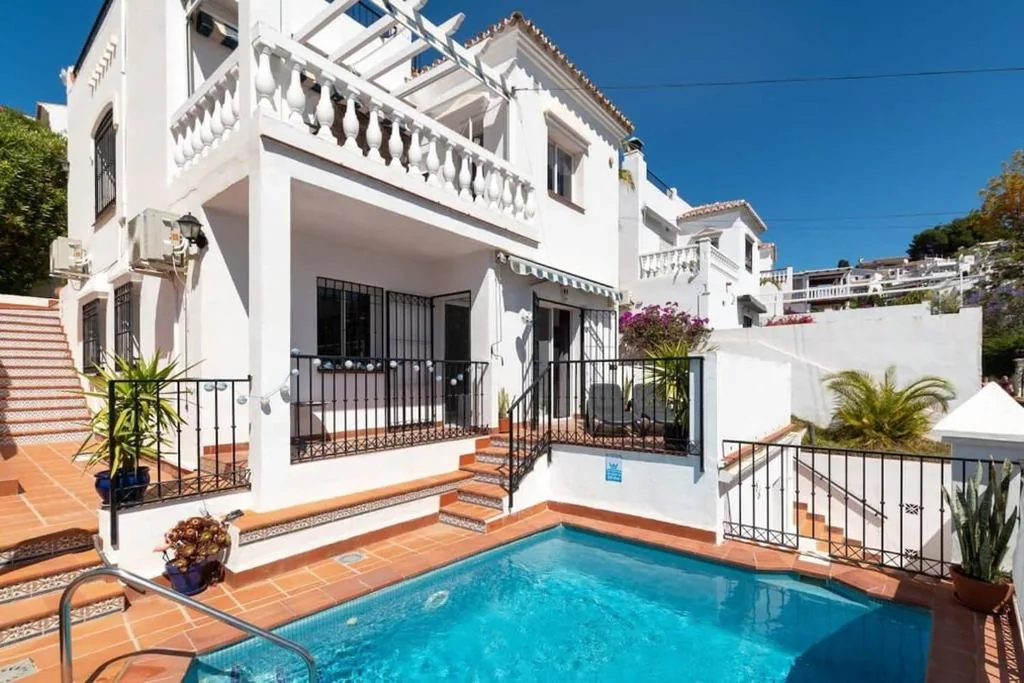 Villa — Sierremar