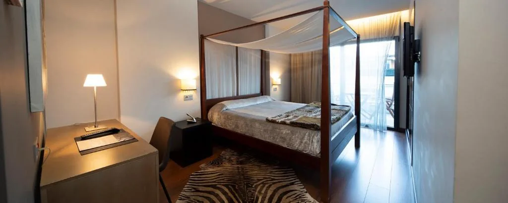 Doppelzimmer mit Terrasse – 1 oder 2 Betten — Silken Axis Vigo