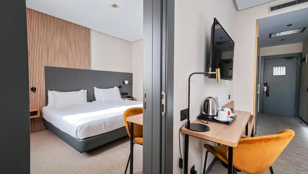 2间相连双人间 — Silken Ciudad Gijón