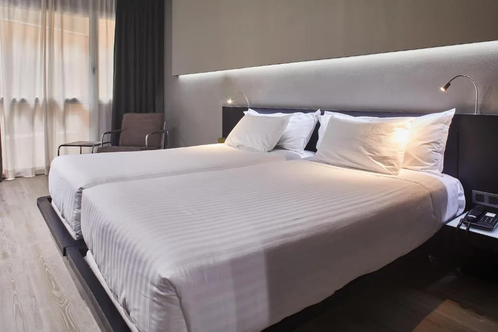 Komfort-Doppelzimmer – 1 oder 2 Betten — Silken Gran Teatro