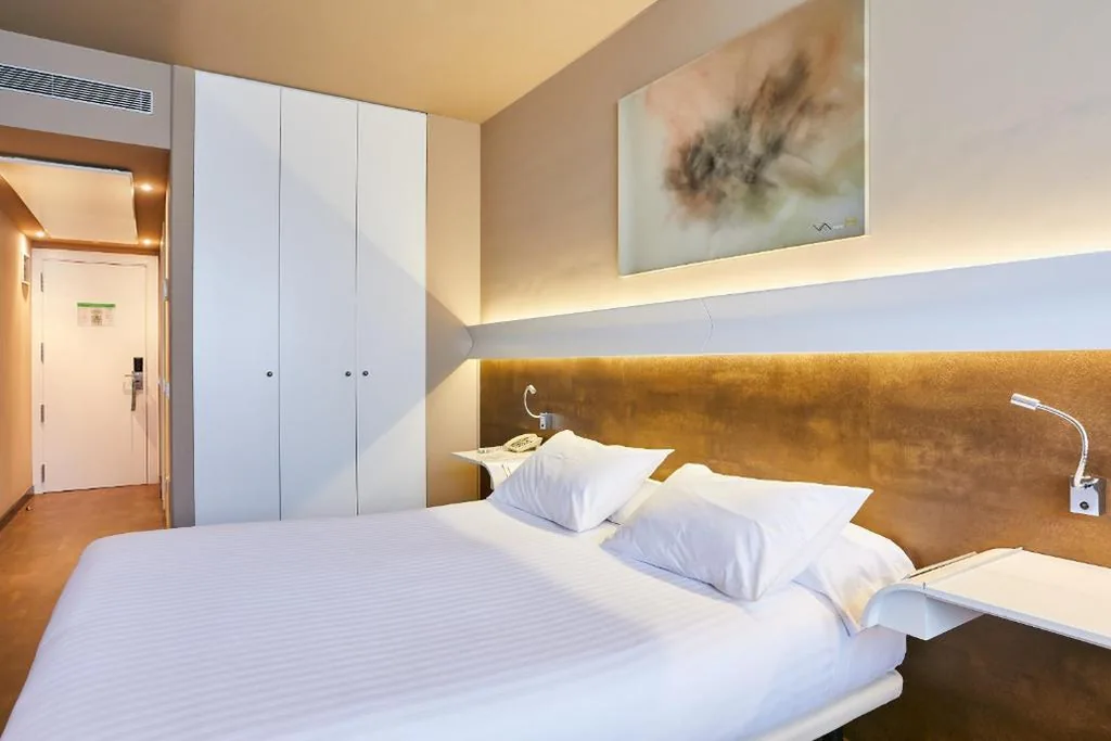 Quarto com cama de casal grande — Silken Monumental Naranco