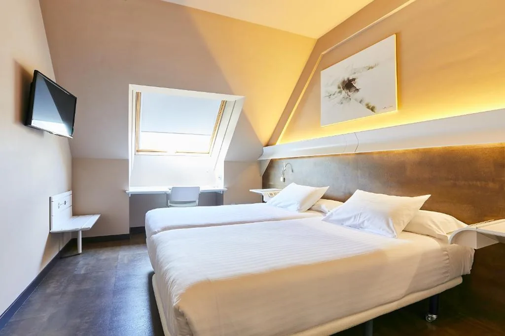 Quarto Familiar — Silken Monumental Naranco