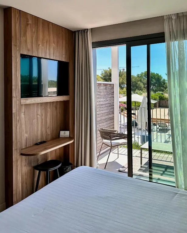 Doppelzimmer mit Poolblick – 1 oder 2 Betten — Silken Platja d'Aro