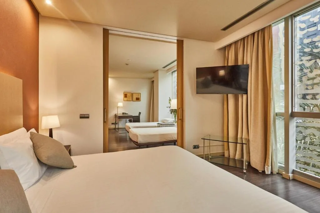Habitación Familiar (2 adultos y 2 niños) — Silken Puerta Valencia