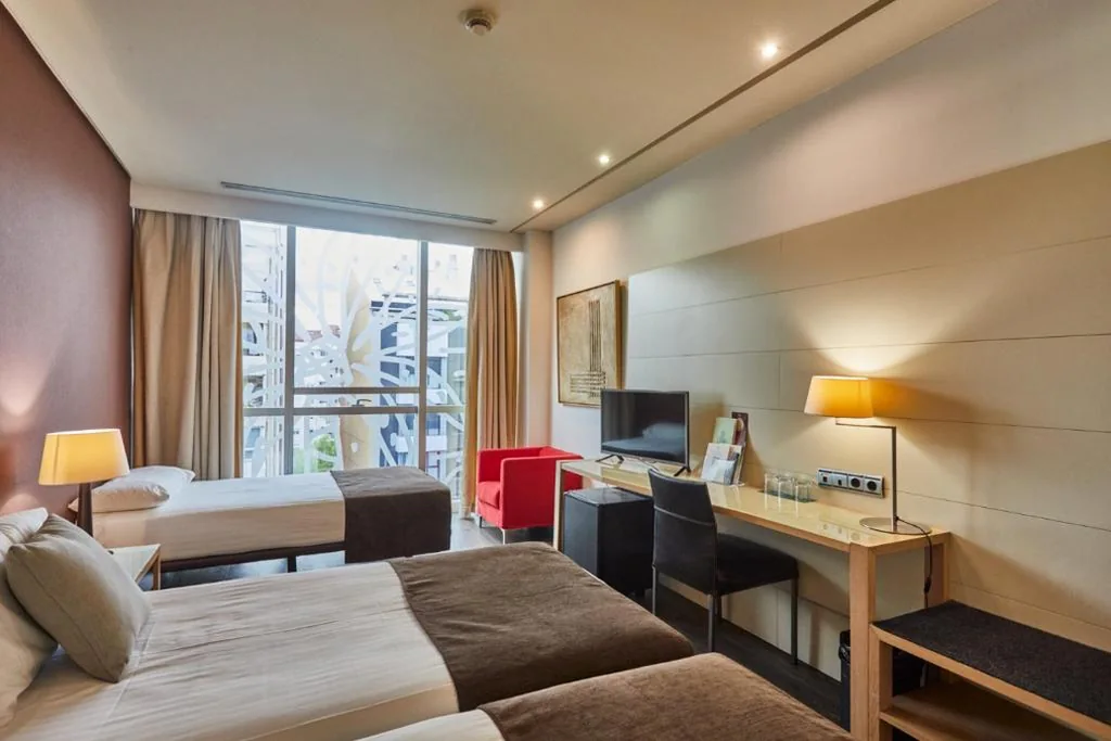 Habitación Triple (2 adultos + 1 niño) — Silken Puerta Valencia