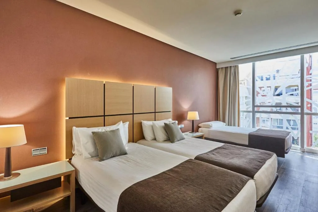 Habitación Triple (3 adultos) — Silken Puerta Valencia