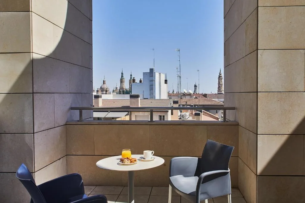 Doppelzimmer mit Terrasse - 1 oder 2 Betten — Silken Reino de Aragón