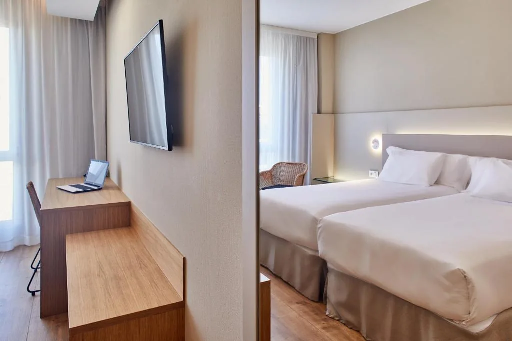Familienzimmer (2 Erwachsene und 2 Kinder) — Silken Reino de Aragón