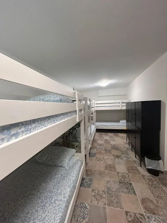 Posto letto in camera condivisa mista da 8 letti — SIMPL hostel Oquendo