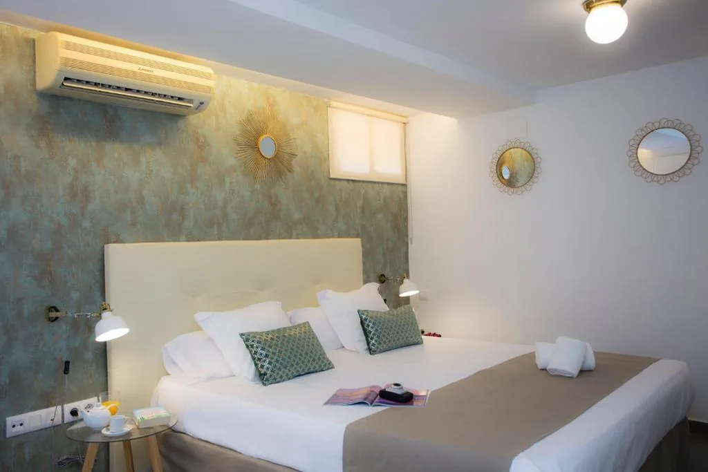 Doppelzimmer mit Patio — SingularStays Botanico 29 Rooms