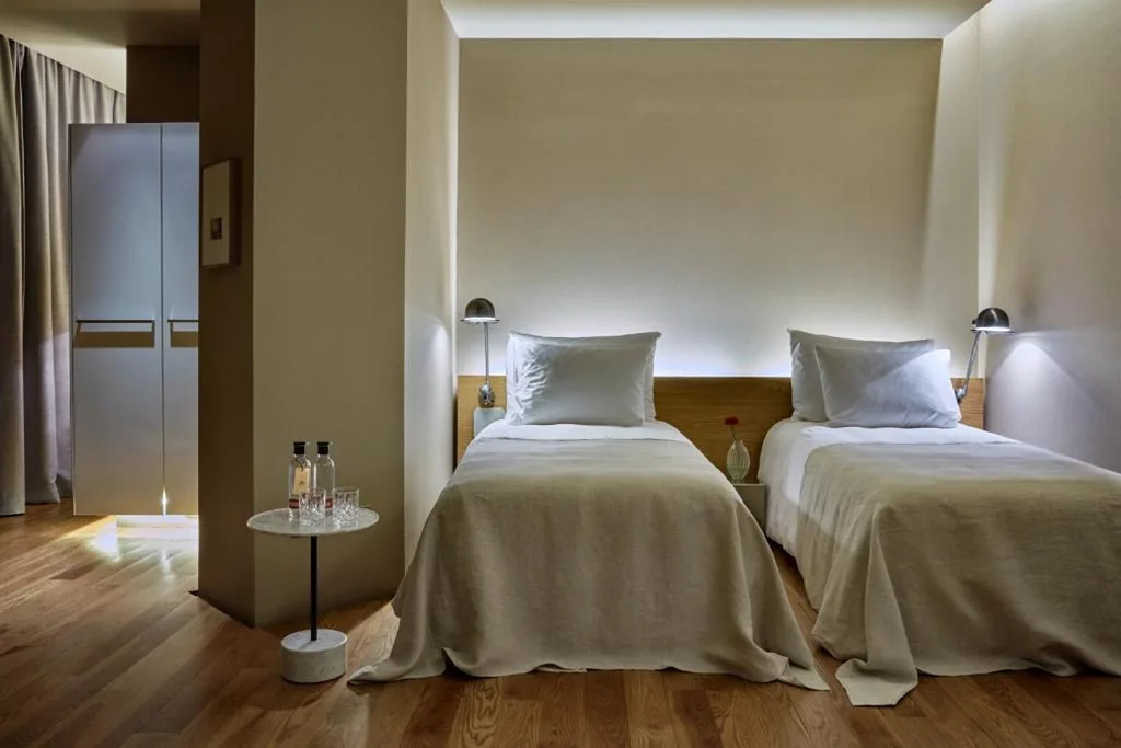 Budget tweepersoonskamer zonder raam - 1 of 2 bedden — Sir Victor Hotel, part of Sircle Collection